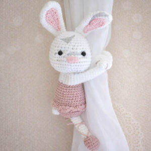 abraça cortina amigurumi coelho