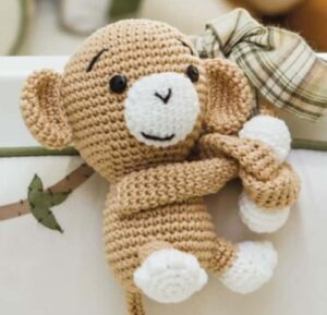 macaco agarradinho amigurumi